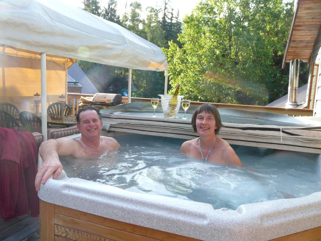 Golden Dreams B&B ウィスラー エクステリア 写真