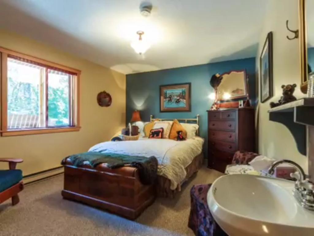 Golden Dreams B&B ウィスラー エクステリア 写真